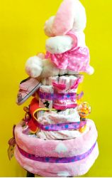 Τουρτα τριώροφη κορίτσι