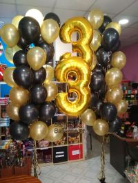 Μπαλόνια αριθμοί και χρυσά μαύρα μπαλόνια με ήλιον