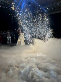 Εφέ ξηρού πάγου σε συνδυασμό με συντριβάνια
