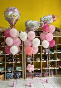 Συνθέσεις με κορυφαία μπαλόνια αερόστατο καρδιά και μπιμπερό