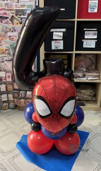 Κατασκευή μπαλονιών με το νούμερο και τον Spiderman